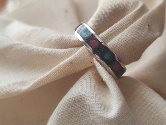 Memorial ring with ashes and stones